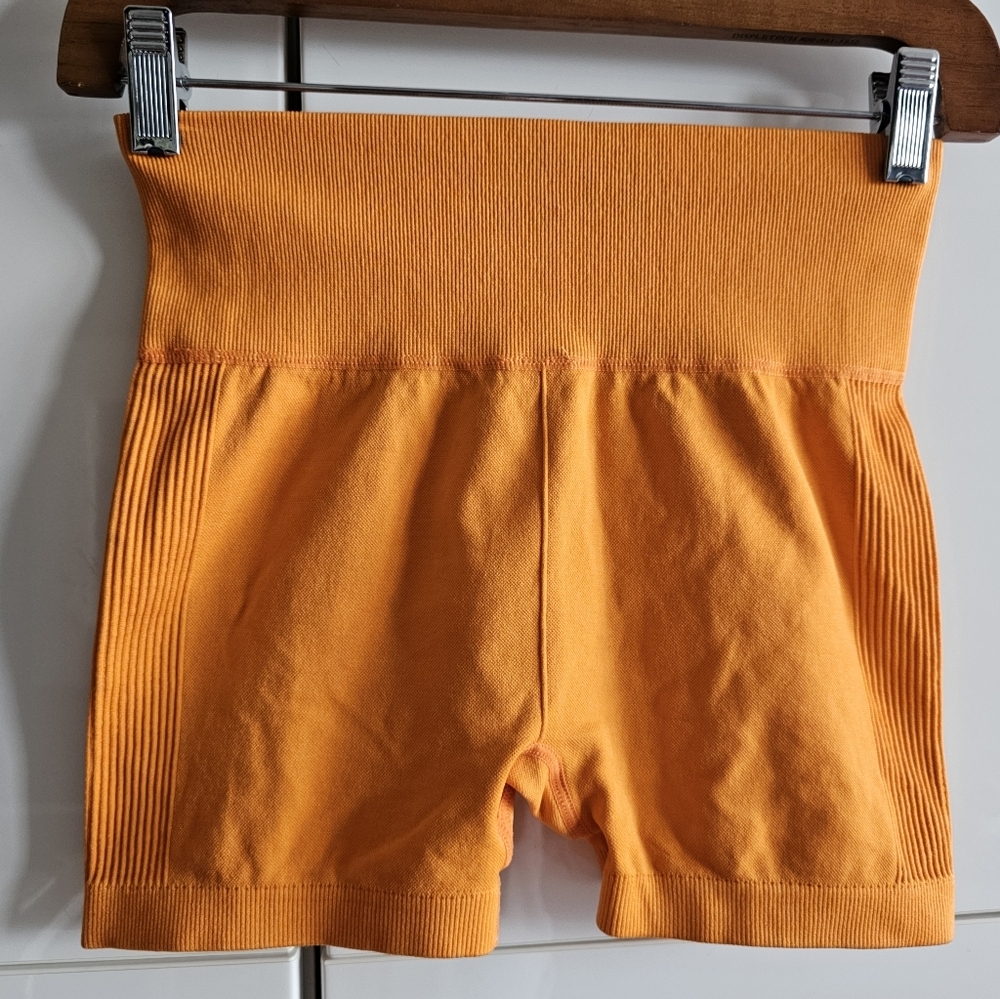 ✨ 3/$20✨ Ribbed Micro Seemless  Active Shorts - Picture 2 of 7